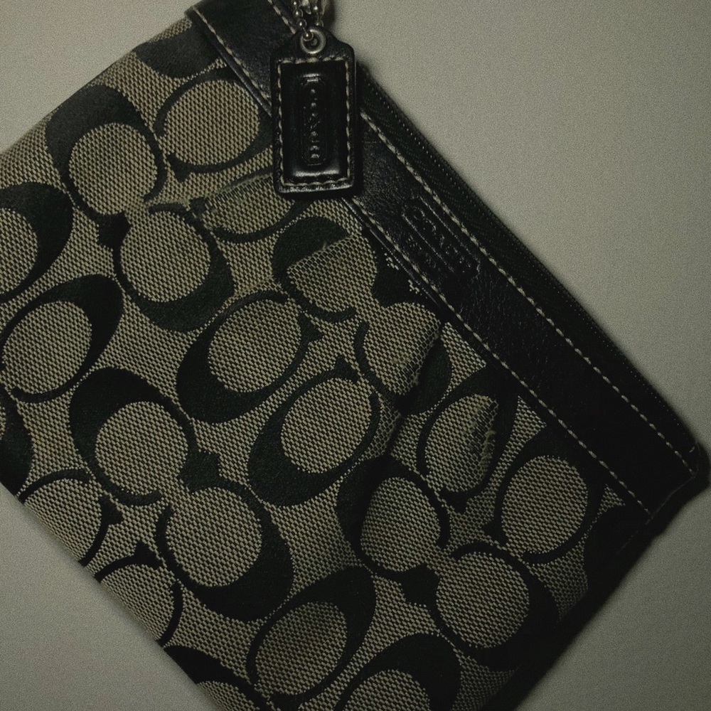 Coach Pouch - Picture 2 of 4